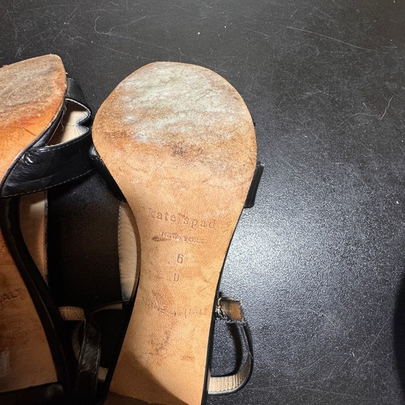 Kate Spade size 6 patent leather sandal - Picture 7 of 8